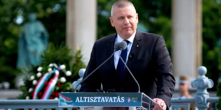 "Закриваємо двері перед росіянами": глава Міноборони Угорщини заявив, що хоче відновити довіру союзників по НАТО